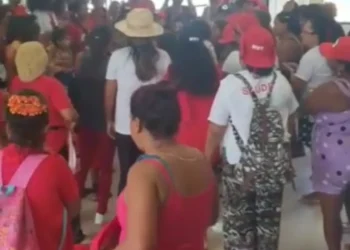 Sede do Iterpa é invadido por integrantes do MST em Belém. — Foto: Reprodução / TV Liberal