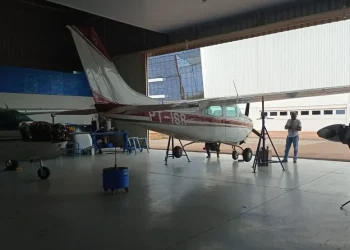 Polícia Federal prende duas pessoas acusadas de roubar aeronave apreendida em Redenção, no Pará — Foto: Ascom/Polícia Federal