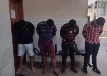 Suspeitos foram presos na tarde de quarta (1º) em uma loja em Santarém — Foto: Redes Sociais