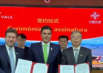 O documento assinado pelo governador e os chineses (Agência Pará)