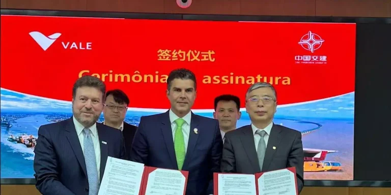 O documento assinado pelo governador e os chineses (Agência Pará)