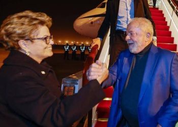 Lula chega à China para cerimônia de posse de Dilma no banco do Brics