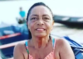 'Carmita' se colocou entre o atirador o filho para livrá-lo de ser atingido pelos disparos. (Reprodução de @JornalOMirienseOn-Line)