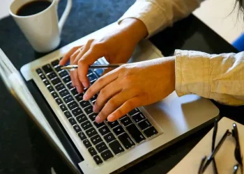 A entrega da relação se dá via on-line, baixando a versão de 2022 do programa GDRAIS. (Marcelo Camargo / Agência Brasil)