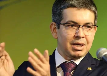 Randolfe: "Queremos [a CPMI] porque no 8 de Janeiro tivemos três vítimas neste País: a República, a democracia e o atual governo" (Fabio Rodrigues-Pozzebom/ Agência Brasil)