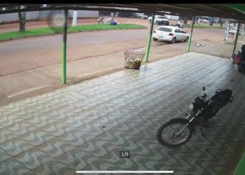 Câmera de segurança filma acidente que deixou entregador de lanches ferido em Altamira, no Pará