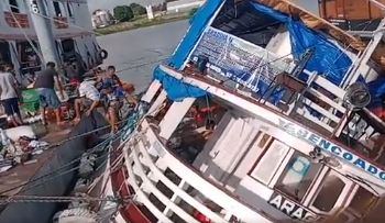 Barco afunda após bater em porto de Santarém, no Pará