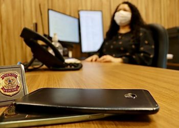 Os celulares dos presos foram apreendidos e podem ajudar a levar até a origem do esquema. (Foto: PF)