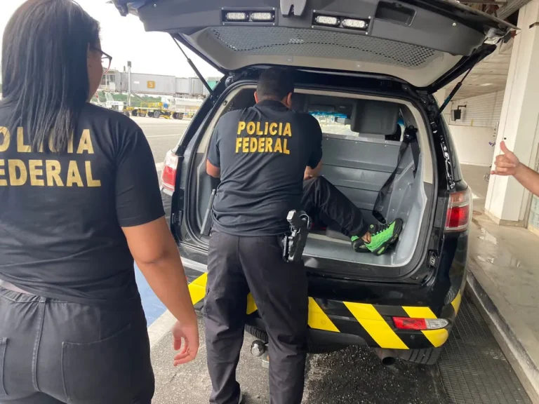 PF prende passageiro que fraudou bilhete de voo em Belém. — Foto: Reprodução / PF-PA
