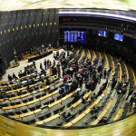 Diante de possível veto à dosimetria, Motta e Alcolumbre faltam a ato de Lula