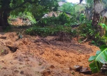 Deslizamento de terra causado por chuva atinge casas em Itaituba, no Pará