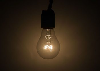 Lâmpadas incandescentes devem ser retiradas do mercado até 2016 (Marcello Casal Jr/Agência Brasil)