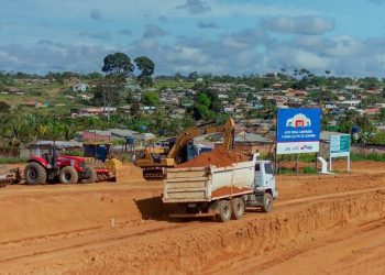 Obra durante a fase de terraplenagem, que avança para levar à população de Altamira os serviços da UsiPaz