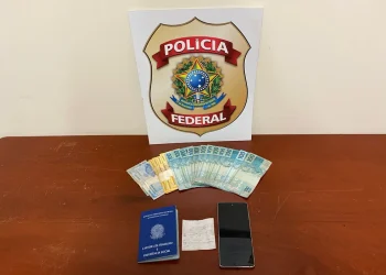 Dinheiro e itens foram apreendidos durante a abordagem. — Foto: Ascom PF-PA