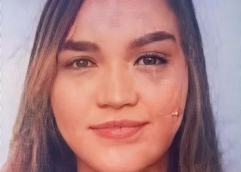 Vítima foi identificada como Rayra Barbosa. — Foto: Reprodução