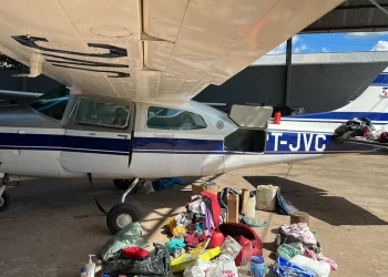 PF prende trio com arma e ouro irregulares. — Foto: Divulgação/PF