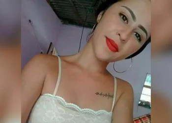 A suspeita e o material apreendido foram levados à 16ª Seccional de Polícia Civil para as medidas cabíveis. (Reprodução / O Impacto)