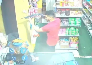 Um suspeito de assalto morreu durante confronto com a Polícia Militar de Curionópolis, no sudeste do Pará. Evanilson Resplande de Sousa não resistiu aos ferimentos e faleceu no hospital. Antes, os dois homens haviam roubado uma mercearia (Divulgação/Correio de Carajás)