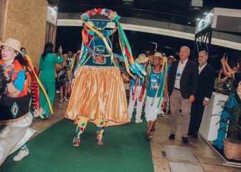 O grupo Belém Arraial do Pavulagem, que representa a sonoridade de Belém na quadra junina, percorreu a feira ao lado de autoridades e encantou o público e a mídia especializada.