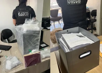 Dcumentos e bilhetes foram apreendidos em mandados contra advogados no Pará — Foto: Gaeco/Reprodução