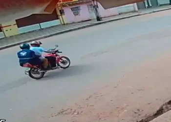 Um comerciante foi baleado na perna durante um assalto na travessa Karanã, próximo à rua Tancredo Neves, no bairro Nova República, em Santarém. Dois homens em uma moto são suspeitos de praticar essa ação criminosa (Divulgação/jornal O Impacto)