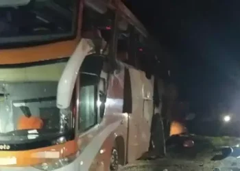 Acidente de ônibus que saiu do Pará rumo a Goiânia deixa duas pessoas mortas (Divulgação PRF)