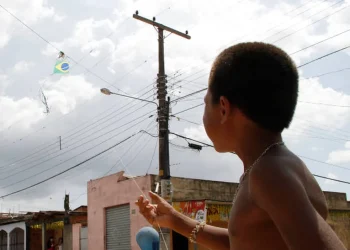 Quase 2 mil ocorrências de acidentes com pipas nas redes elétricas são registradas no Pará — Foto: Elivaldo Pamplona/O Liberal