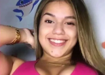 Manuela Vitória, de 19 anos, foi presa na Indonésia — Foto: Redes Sociais/ Reprodução