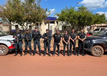 Polícia civil e militar de Rurópolis durante operação 'travessia' — Foto: Divulgação