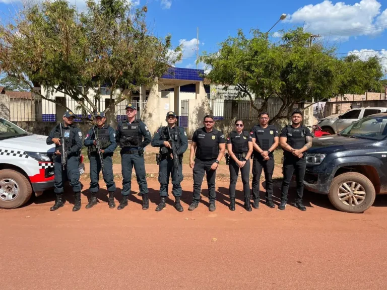 Polícia civil e militar de Rurópolis durante operação 'travessia' — Foto: Divulgação