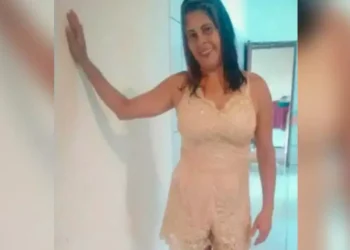 Um ônibus bateu na moto em que Edilene Diniz, de 51 anos, estava e depois passou por cima dela. (Reprodução / Debate Carajás)