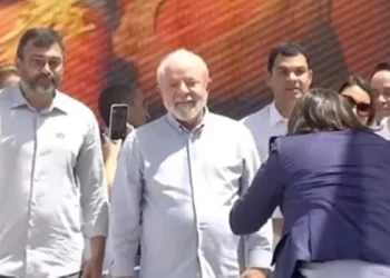 Em Santarém, Lula promete mandar para delegacia quem fizer qualquer tipo de intimidação contra ele