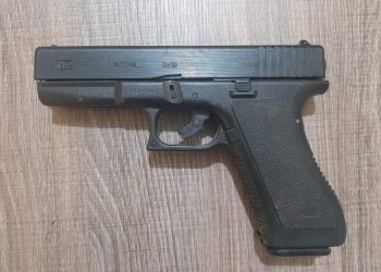 Arma falsa - foto: Divulgação/PM