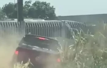 Na delegacia, condutor da caminhonete alegou ter tomado a atitude para se defender (Reprodução @hiroshibogeaonline)