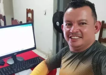 O coordenador do Sindicato dos Trabalhadores em Educação Pública do Estado do Pará (Sintepp) de Viseu, Valdeir Sousa, foi preso, nesta terça-feira (12), por ser suspeito de participação no assalto à agência do Banpará naquele município (Facebook de Valdeir Sousa)O coordenador do Sindicato dos Trabalhadores em Educação Pública do Estado do Pará (Sintepp) de Viseu, Valdeir Sousa, foi preso, nesta terça-feira (12), por ser suspeito de participação no assalto à agência do Banpará naquele município (Facebook de Valdeir Sousa)