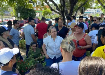 Enfermeiros e técnicos aderiram à mobilização nacional pelo pagamento do piso salarial da categoria (Tay Marquioro/O Liberal)