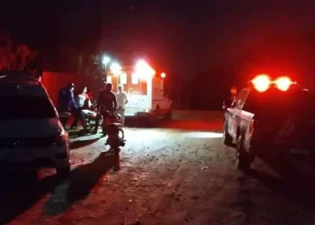 Policiais civis também estiveram na cena do crime para colher dados que subsidiassem as investigações. Nesse primeiro momento, ainda não foi possível descobrir o paradeiro do adolescente e, tampouco, a motivação para o crime. Mas, acredita-se que possa ter relação com algum desentendimento surgido por conta do consumo de bebida alcoólica, o que também será investigado pela Polícia Civil. O corpo da vítima foi removido para o necrotério municipal. A Polícia Civil informa que equipes da delegacia de Uruará já identificaram o suspeito e fazem buscas para apreendê-lo.