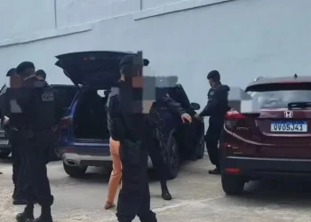 Segundo os policiais, durante a prisão, que ocorreu em Belém, foram encontrados cinco aparelhos celulares e mais de R$ 52 mil em espécie.