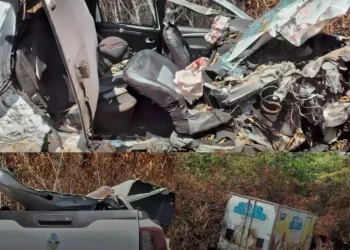 Com a batida, o veículo de passeio ficou completamente destruído. (Reprodução/ Diário de Cametá)