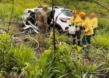 Uma mulher morreu na colisão entre um carro particular e uma carreta na PA-160, na saída de Parauapebas, no sentido Canaã dos Carajás. Essa rodovia interliga os dois municípios localizados no sudeste paraense (Reprodução/portal Pebão)