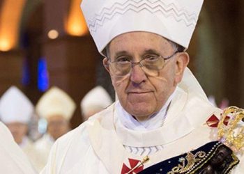 Papa ao final da Missa no Santuário de Aparecida