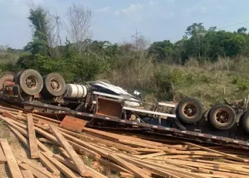 Motorista de carreta morre após veículo tombar na PA-279 na tarde desta quinta (26)