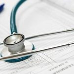 Após resultado ruim no Enamed, MEC suspende novos cursos de medicina