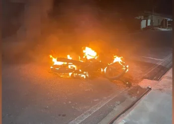 Motocicleta em chamas — Foto: Divulgação
