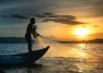 Governo inicia pagamento do seguro-defeso a pescadores atingidos pela seca na região Norte