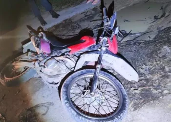 A vítima e a motocicleta foram encontradas por volta das 2h30 de domingo (24). (Reprodução/ Correio de Carajás