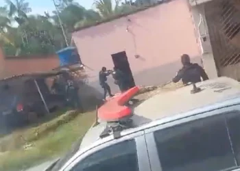 O MPPA informou que o caso foi encaminhado para a Corregedoria da Polícia Militar para devidos esclarecimentos. Em nota, a PM informou que prendeu uma mulher suspeita de participar de um roubo a uma loja, em Barcarena. Durante a ação, a PM apreendeu cinco aparelhos celulares, três fones de ouvido, arma de fogo de fabricação caseira de calibre 38 e munição. Ainda de acordo com a nota, a PM não foi notificada sobre as denúncias apresentadas e destaca que não compactua com desvios de conduta de qualquer agente.