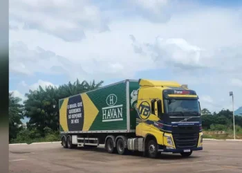 Sidnei da Silva, de 52 anos, foi encontrado sem vida dentro do caminhão da loja de departamentos Havan, em Parauapebas (Reprodução/Correio de Carajás)