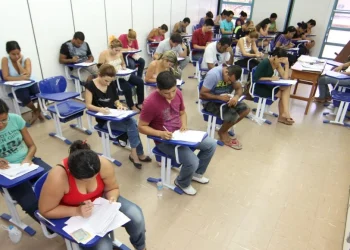 Voltado para estudantes em vulnerabilidade social, o projeto oferece aulas expositivas sobre todas as disciplinas exigidas no Exame Nacional do Ensino Médio (ENEM). Foto: Alexandre de Moraes - Arquivo / Ascom UFPA