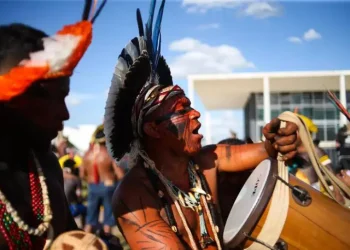 Indígenas protestaram em frente ao STF contra o marco temporal / Foto: Wilton Júnior / Estadão